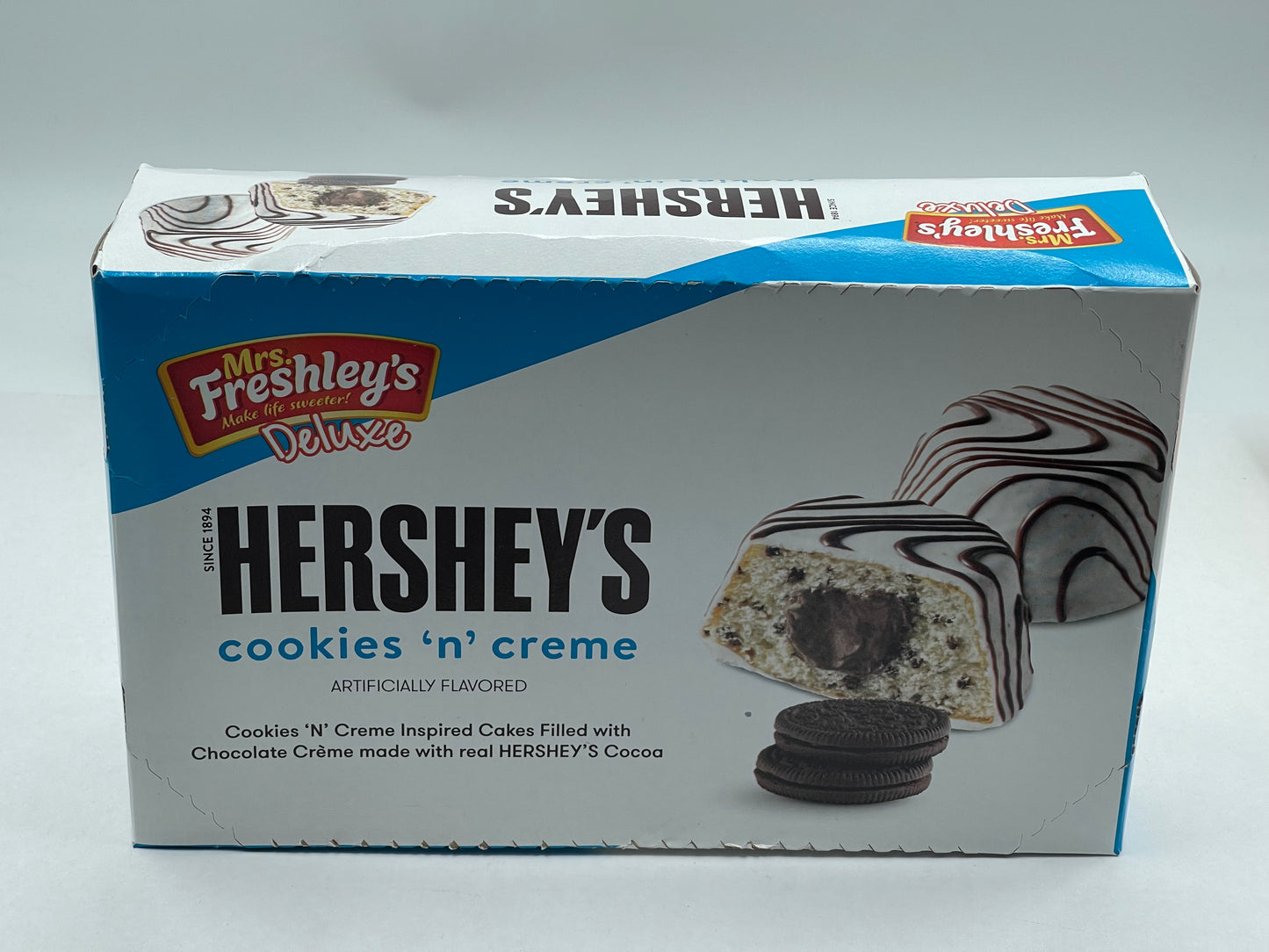 Mrs Freshley’s Hershey’s Cookies n Creme Cupcakes 2pk