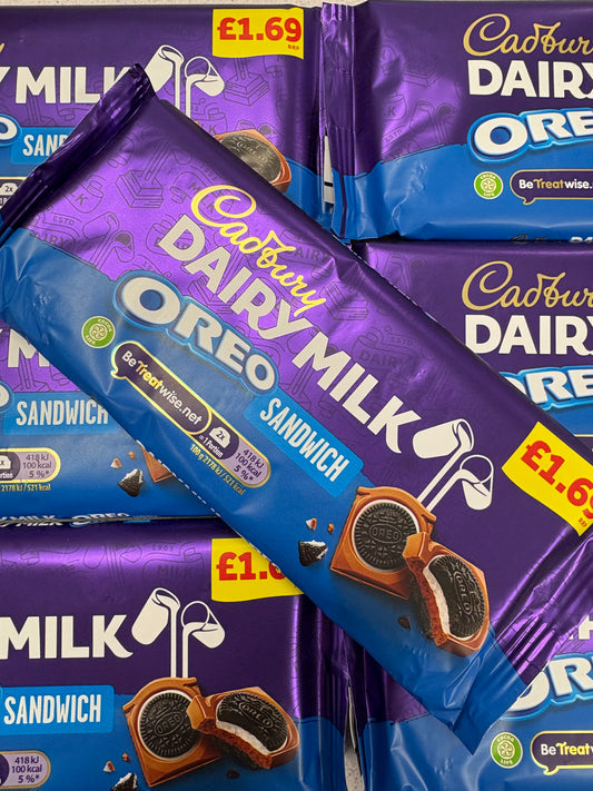 Cadbury Oreo Sandwich Chocolate 96g