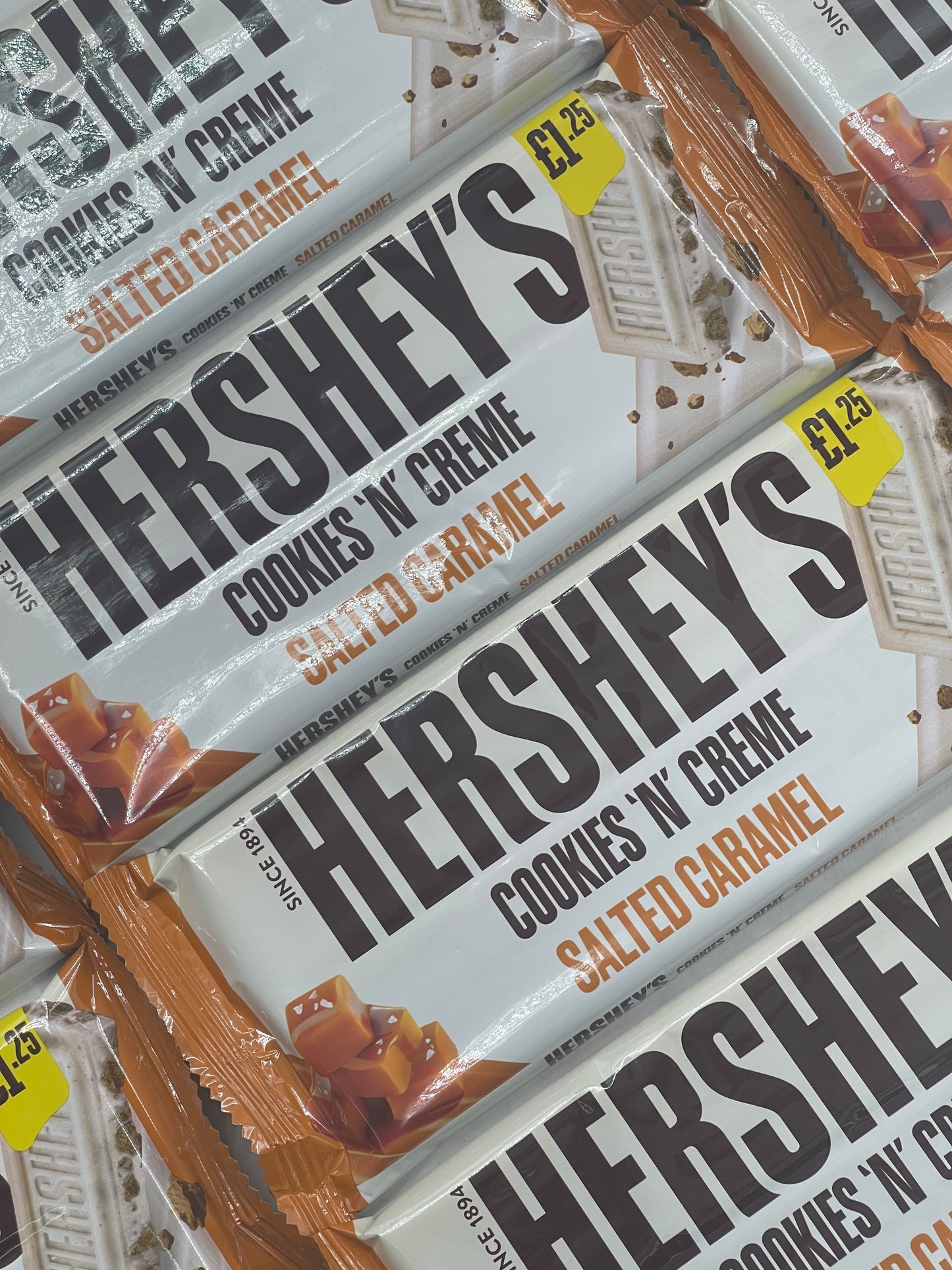 OVERSTOCK CLEARANCE Hershey’s Cookies ‘n’ Creme Salted Caramel 90g